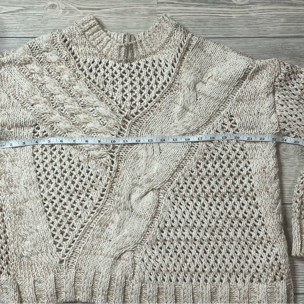 Hem & Thread women’s sweater size Medium.  Like new. - Picture 7 of 8
